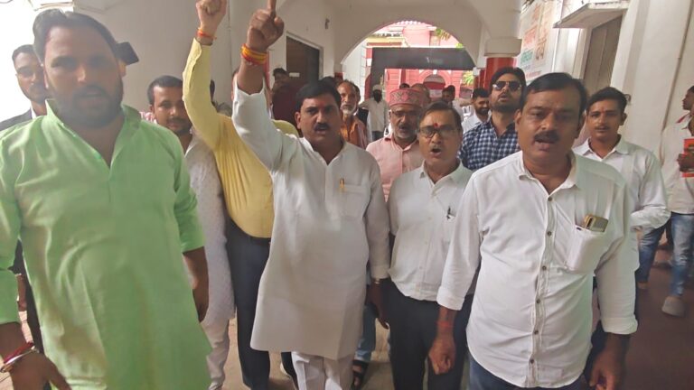 जौनपुर में तूफानी सरोज के कथित बयान पर बवाल! ब्राह्मण महासभा का प्रदर्शन, FIR और कार्रवाई की मांग