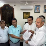 हाउस अरेस्ट को धता बताकर सहारनपुर पहुंचे सांसद हरेंद्र मलिक, पुलिस महकमे में मचा हड़कंप; 13 पुलिसकर्मी निलंबित