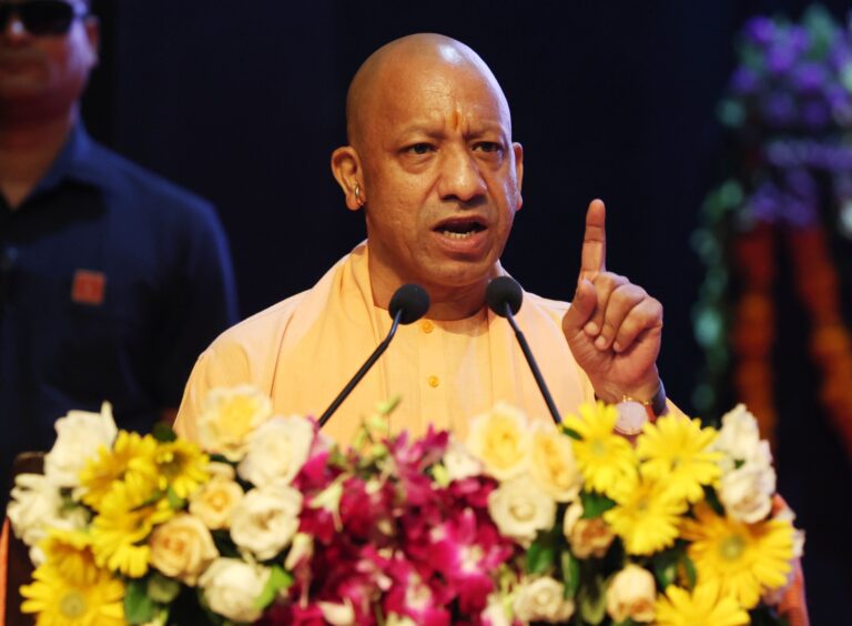 यूपी के 26 जिलों में बाढ़ का कहर! 3.53 लाख आबादी प्रभावित, 17 हजार से ज्यादा लोगों को सुरक्षित निकाला; राहत-बचाव अभियान तेज