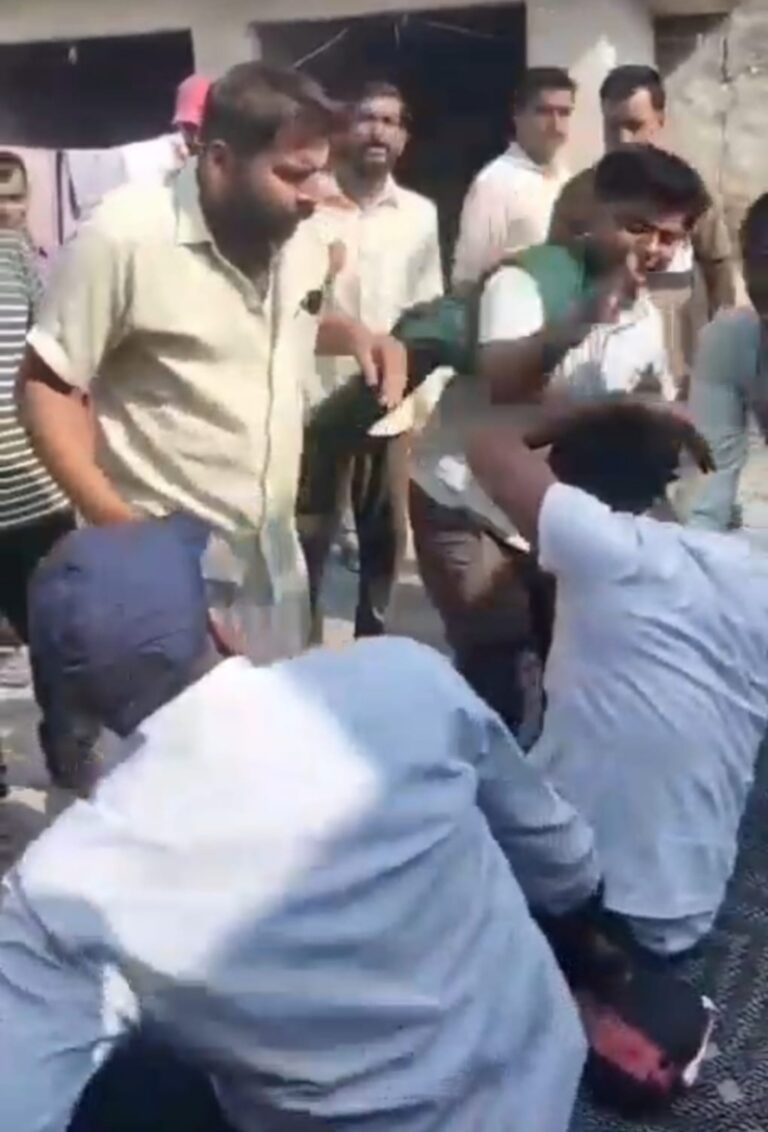बिजनौर में बिजली चोरी की जांच करने पहुंची टीम के JE से मारपीट, एक घंटे तक बंधक बनाने का आरोप; VIDEO वायरल
