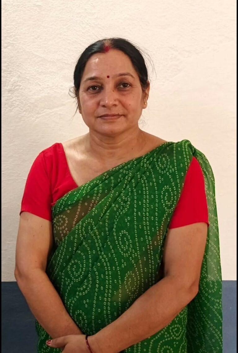 सुलतानपुर में शिक्षक संघ अध्यक्ष और पत्नी की बेरहमी से हत्या, फावड़े-कुल्हाड़ी से हमला; निजी स्कूल परिसर में खून से लथपथ मिले शव