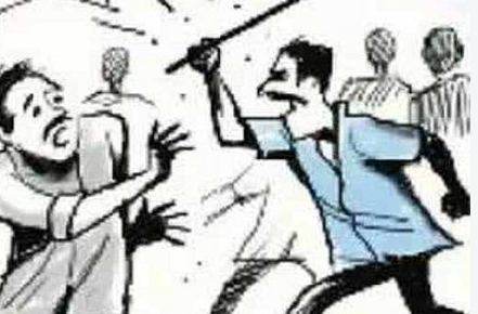 कुत्तों के भौंकने पर हुआ विवाद, फिर बरपा कहर! मुजफ्फरनगर में युवक पर लाठी-डंडों और धारदार हथियारों से हमला