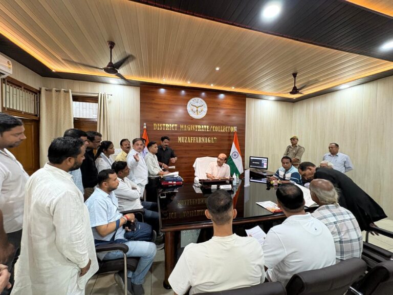 मुजफ्फरनगर में कोटेदारों का कमीशन बढ़ा, डीएम को ज्ञापन सौंपकर जताया आभार; 90 से बढ़कर 125 रुपये प्रति क्विंटल हुआ लाभांश