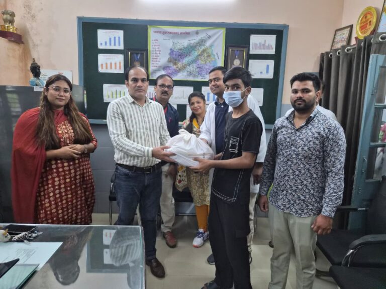 मुजफ्फरनगर में टीबी मुक्त भारत अभियान को जनभागीदारी की ताकत, 7 टीबी मरीजों को लिया गोद; पोषण पोटली भी बांटी