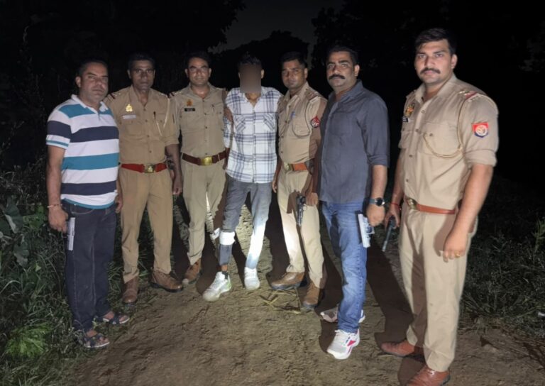 बागपत में पुलिस मुठभेड़! 25 हजार का इनामी बदमाश पैर में गोली लगने के बाद गिरफ्तार, 3 चोरी की बाइक बरामद