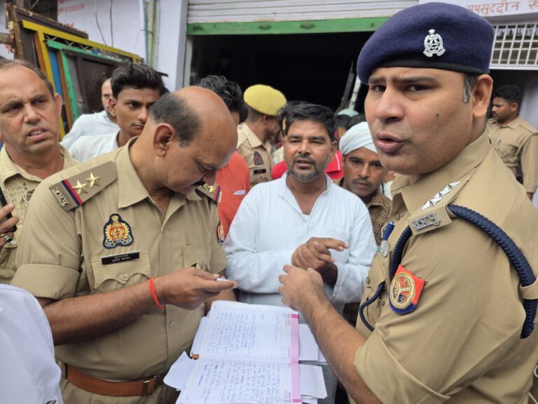 हाथरस में डबल मर्डर से सनसनी! रिटायर्ड फौजी और पत्नी की घर में धारदार हथियार से हत्या, खून से सने मिले शव