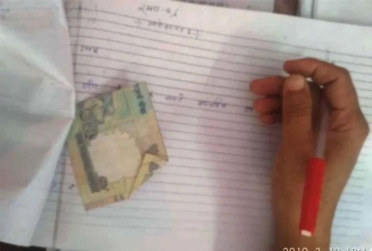 मुजफ्फरनगर में बोर्ड कॉपियों में मिले ₹50 से ₹500 के नोट! 150 छात्रों की उत्तर पुस्तिकाओं में रकम, 12 प्रधानाचार्य तलब