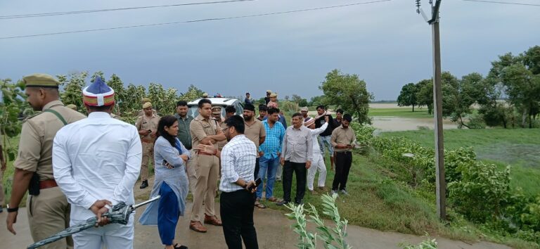 श्रावस्ती में बारिश बनी आफत! राप्ती नदी खतरे के निशान से 0.70 मीटर ऊपर, पेड़ गिरने से एक की मौत; 28 राहत शिविर तैयार