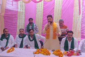 17 सितंबर की किसान महापंचायत को लेकर भाकियू ने झोंकी ताकत, गांव-गांव जनसंपर्क कर किसानों से मुजफ्फरनगर पहुंचने की अपील
