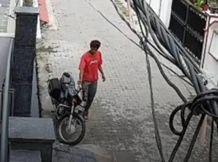 घर के बाहर खड़ी बाइक पर चोरों की नजर, रातोंरात मोटरसाइकिल गायब; CCTV फुटेज खंगाल रही मीरापुर पुलिस