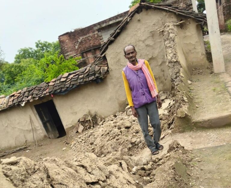 हमीरपुर में अतिवृष्टि से प्रभावित परिवारों को राहत, 119 लाभार्थियों को 4.76 लाख रुपये की सहायता जारी