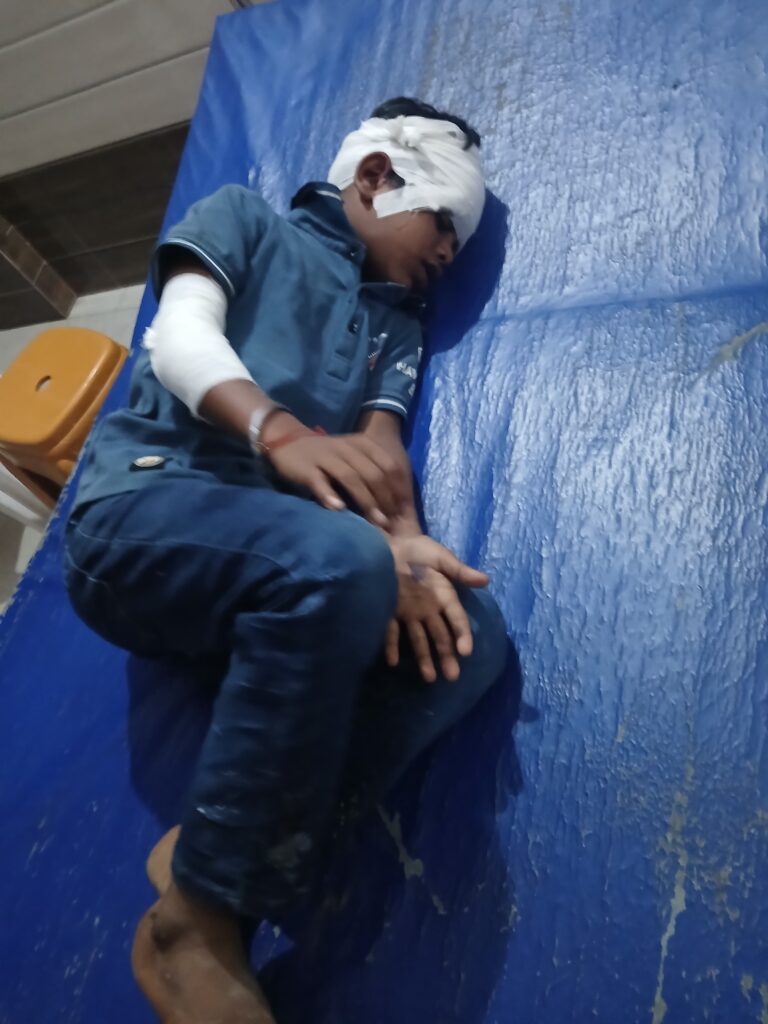 सुलतानपुर में जन्माष्टमी का मेला देखकर लौट रहा था परिवार, रास्ते में मौत का कहर! डंपर ने बाइक को मारी टक्कर, मां-बेटी की मौत