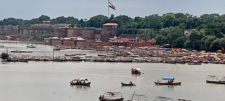 प्रयागराज में टला बाढ़ का खतरा! गंगा-यमुना के जलस्तर में गिरावट, सभी बांध-तटबंध सुरक्षित