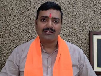 सपा के नीले ड्रेस कोड पर BJP का हमला, राकेश त्रिपाठी बोले- ‘रंग बदलने से दामन के दाग नहीं मिटेंगे’