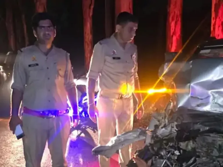 मुजफ्फरनगर में पुलिया पर रफ्तार का कहर! पेड़ से जा टकराई बेकाबू कार, दो युवक गंभीर घायल