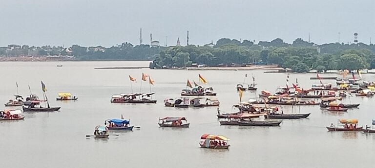 प्रयागराज में फिर बढ़ा गंगा-यमुना का जलस्तर! 24 घंटे में 12 सेंटीमीटर तक बढ़ोतरी, तटबंध सुरक्षित