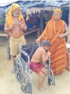 बस्ती में दिव्यांग परिवार की मदद को आगे आया प्रशासन, कांशीराम आवास के साथ राशन-पेंशन और बच्चों की पढ़ाई का इंतजाम