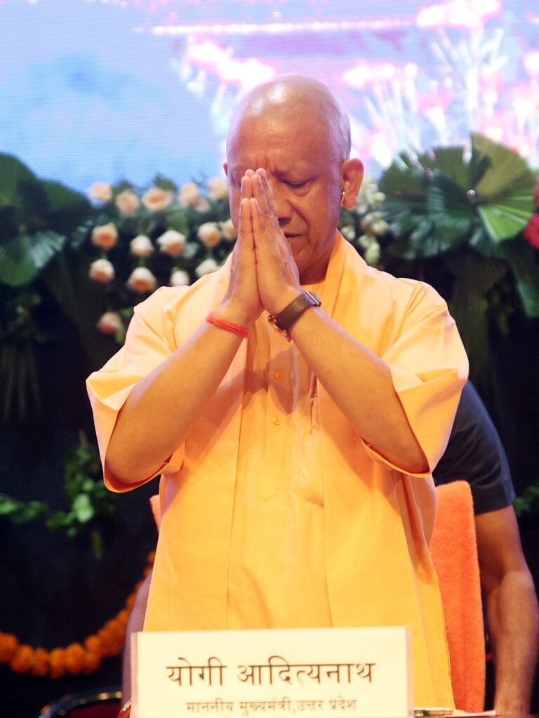 शिक्षक दिवस पर CM योगी का गुरुजनों को नमन! बोले- प्राचीन ज्ञान परंपरा को आधुनिक शिक्षा से जोड़कर शिक्षक गढ़ रहे नई पीढ़ी का भविष्य
