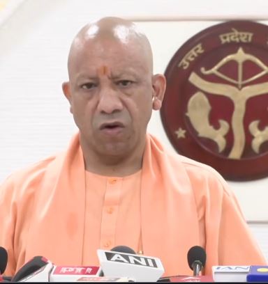 SIR पर सियासी घमासान के बीच CM योगी का विपक्ष पर हमला! बोले- संवैधानिक संस्थाओं को कटघरे में खड़ा करना बंद करें