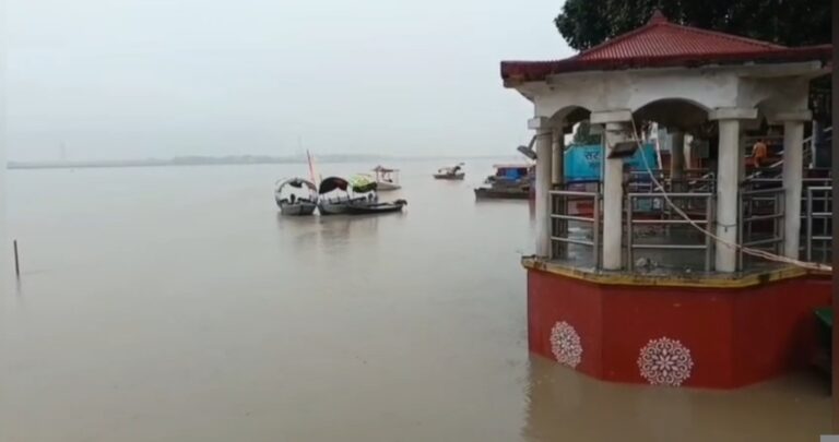 कानपुर में फिर बढ़ा गंगा का जलस्तर! चेतावनी निशान से 63 सेंटीमीटर ऊपर पहुंचा पानी, प्रशासन अलर्ट