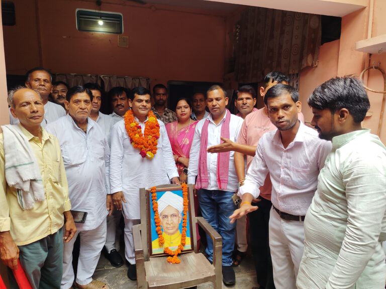 औरैया में बंद स्कूलों पर सपा की हुंकार! शिक्षक दिवस पर जिलाध्यक्ष ने सरकार को घेरा, बोले- 55 विद्यालय दोबारा खुलवाने तक जारी रहेगी आवाज
