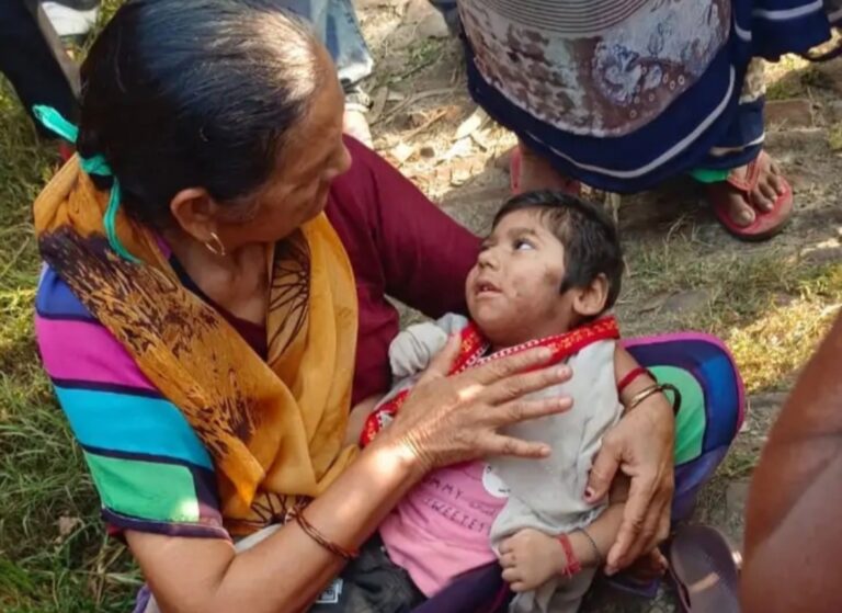 बिजनौर के गन्ने के खेत में मिला महिला का अधजला शव, पास में रोती मिली डेढ़ साल की बच्ची; हत्या की आशंका