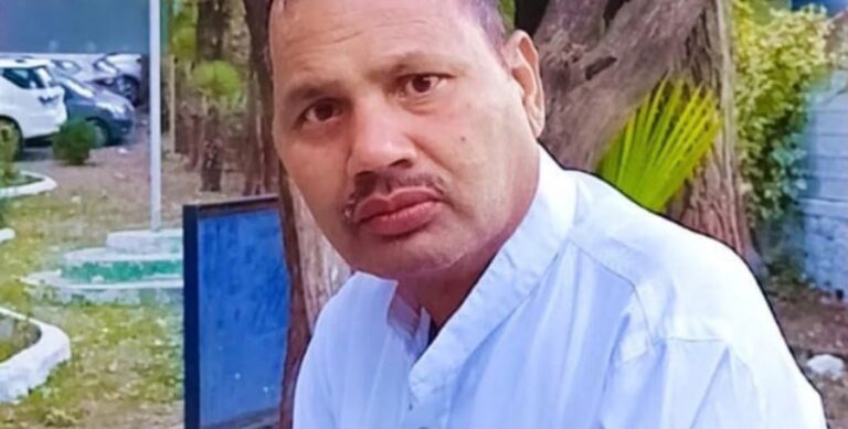 फर्रुखाबाद में बाबा के दर्शन की हसरत रह गई अधूरी! नीब करौरी धाम में अचानक गिरे पूर्व सैनिक, अस्पताल में मौत