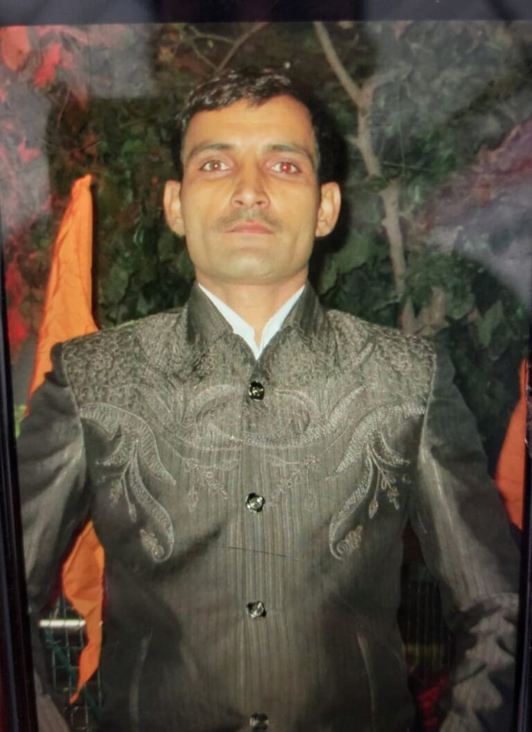 बड़ौत में दिनदहाड़े हथौड़े से हत्या! चाय की दुकान चलाने वाले दंपती से विवाद के बाद दीपेंद्र की मौत