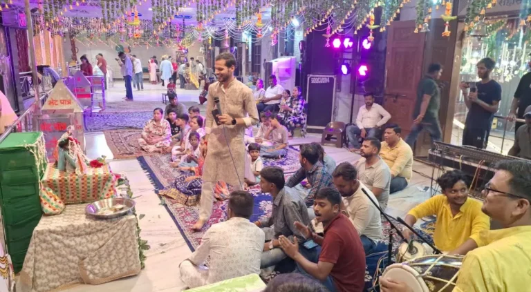 मुजफ्फरनगर में आधी रात गूंजा ‘नंद के आनंद भयो’! मंदिरों में उमड़ा आस्था का सैलाब, कृष्णमय हुआ पूरा शहर