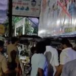 मुजफ्फरनगर में अखिलेश यादव पर कथित अमर्यादित होर्डिंग से भड़के सपाई, सड़क पर उतरकर किया प्रदर्शन: गौरव जैन के नेतृत्व में कार्यकर्ताओं ने फाड़ा विवादित होर्डिंग, प्रशासन से कार्रवाई की मांग