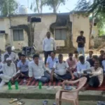 मुजफ्फरनगर के अकबरगढ़ में सरकारी भवनों से गेट-खिड़कियां गायब! ग्रामीणों का धरना, ग्राम प्रधान पर आरोप; जांच की मांग