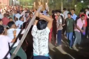 मुजफ्फरनगर में नट का करतब देखने जुटी भीड़ में छिड़ी लाठी-डंडों की जंग! शराब के नशे में विवाद से बिगड़ा माहौल, 20 पर कार्रवाई