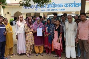 मुजफ्फरनगर में बेटे की मौत से बेसहारा मां की गुहार, बोली- ‘न्याय के साथ तीन बेटियों के लिए सरकारी मदद और छत भी दिलाएं’