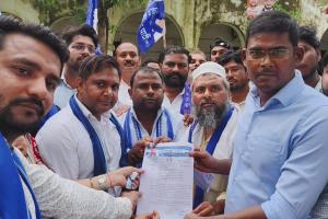 मुजफ्फरनगर में चंद्रशेखर आजाद को बाराबंकी में रोके जाने पर भड़की ASP, कलेक्ट्रेट में जोरदार प्रदर्शन; विनोद साहनी हत्याकांड में न्याय की मांग