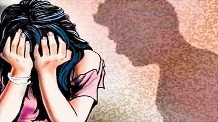 नोएडा में ननदोई पर यौन उत्पीड़न के प्रयास का आरोप! महिला ने अश्लील मैसेज, छेड़छाड़ और धमकी की शिकायत, केस दर्ज