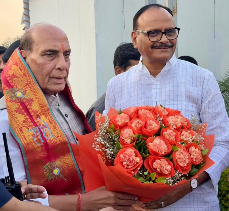 राजनाथ सिंह का कांग्रेस पर तीखा हमला: बोले- ‘वोट चोरी’ के नाम पर अराजकता फैलाना चाहता है विपक्ष, बांग्लादेश जैसा सत्ता परिवर्तन है मकसद