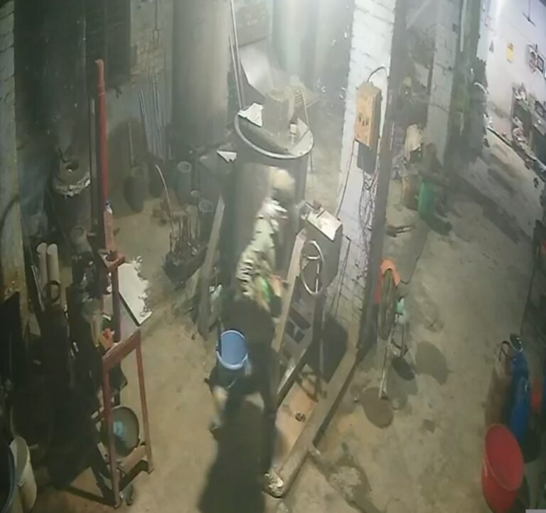 कानपुर में चांदी कारखाने में 45 लाख की चोरी, छत के रास्ते घुसकर 18 किलो चांदी ले गया चोर