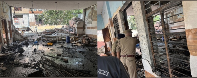 गाजियाबाद रामलीला मैदान में रावण का पुतला बनाते समय धमाका,आग लगने से 5 घायल, भवन की दो दीवारें गिरीं; दिल्ली रेफर