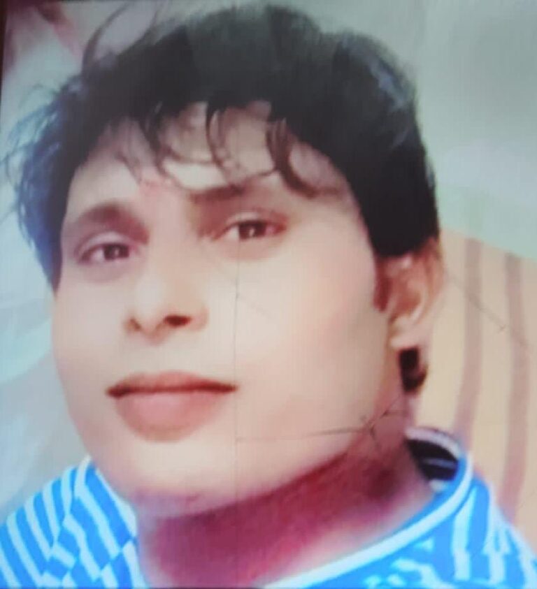 मीरजापुर में खेत के गड्ढे में मिला युवक का शव, सड़क पर पड़ी मिली बाइक; परिजनों ने जताई हत्या की आशंका