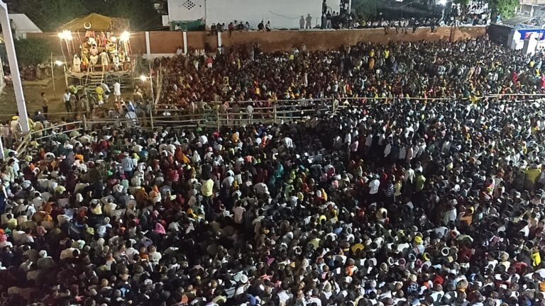वाराणसी की रामनगर रामलीला में उमड़ा आस्था का सैलाब, श्रीराम के राज्याभिषेक और भोर की आरती के दर्शन को जुटे हजारों श्रद्धालु