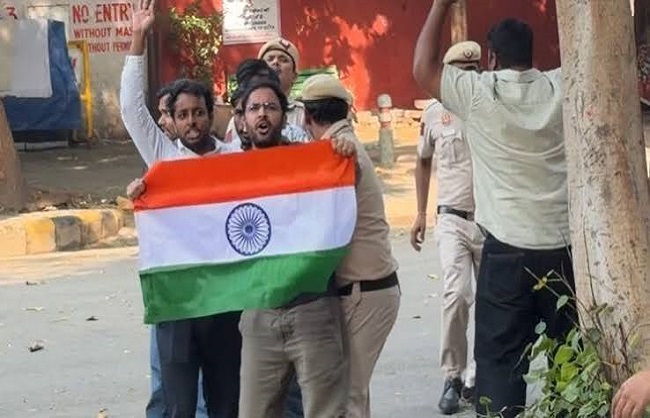 जंतर-मंतर प्रदर्शन मामले में बड़ा एक्शन: सीजेपी के सौरव दास और आशुतोष रांका 5 दिन की न्यायिक हिरासत में, अजिंक्य शिंदे पर भी कार्रवाई