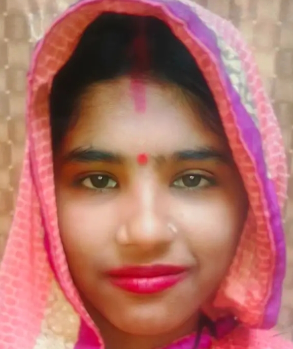 हमीरपुर में करवाचौथ पर चांद का इंतजार बना जिंदगी का आखिरी पल: दर्शन करने छत पर गई महिला की गिरकर मौत, मासूम बेटी बेसुध