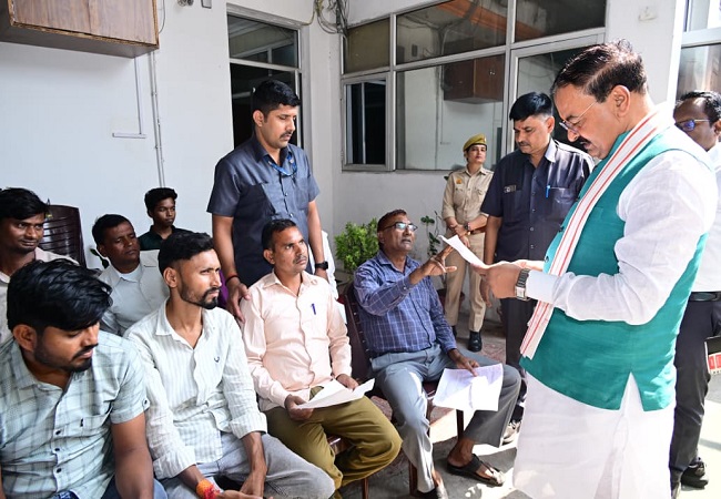 सरकारी योजनाओं का लाभ पाने के लिए नहीं भटकेंगे जरूरतमंद, केशव प्रसाद मौर्य ने अधिकारियों को दिए सख्त निर्देश