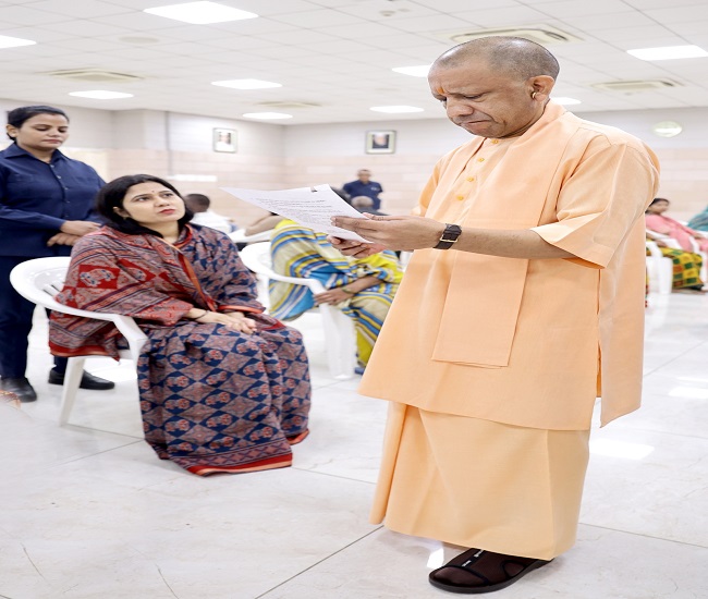जनता दर्शन में CM योगी का सख्त संदेश—‘दूसरी बार शिकायत लेकर आया पीड़ित तो तय होगी जवाबदेही’, जमीन कब्जाने वालों पर कड़ी कार्रवाई के निर्देश