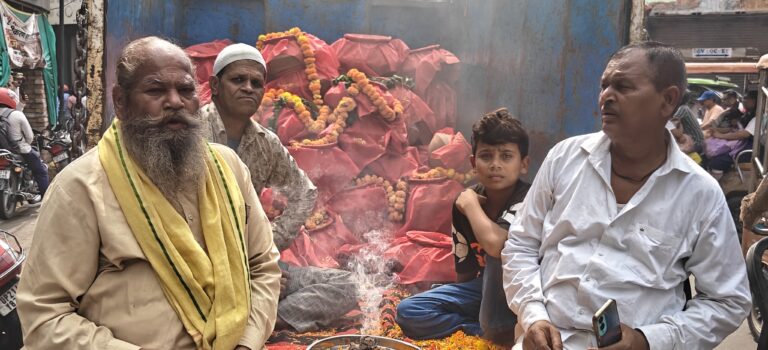 मुरादाबाद में 182 लावारिस हिंदू मृतकों की अस्थियों का ब्रजघाट में विसर्जन, पितृ अमावस्या पर निभाई अंतिम रस्म
