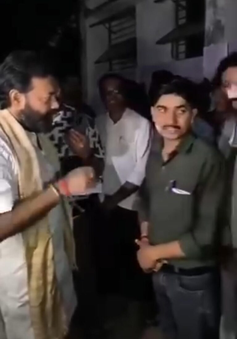 महोबा में सरकारी बीज गोदाम से चने के बीज की चोरी का आरोप, विधायक ब्रजभूषण राजपूत ने पकड़ा मामला; दो के खिलाफ मुकदमा