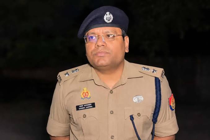 गाजियाबाद में बुजुर्ग महिला से 50 हजार और जेवर की ठगी, लापरवाही पर दो चौकी प्रभारी समेत तीन पुलिसकर्मी निलंबित