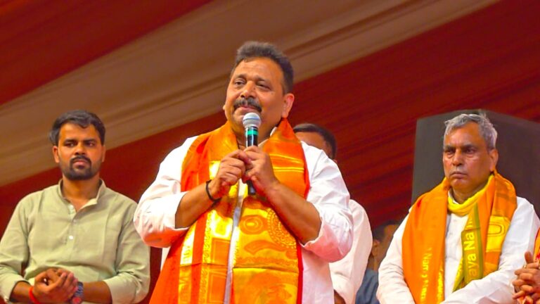 जौनपुर में श्रीरामकथा में पहुंचे मंत्री रविंद्र जायसवाल, एमएलसी की सभी 11 सीटें जीतने का दावा