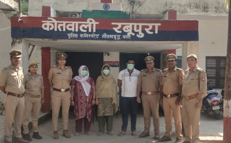 ग्रेटर नोएडा में पांच मौतों से मचा हड़कंप, वॉइस रिकॉर्डिंग में उत्पीड़न के आरोप; दो बहनें और जीजा गिरफ्तार