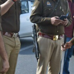मुजफ्फरनगर में पुलिस टीम को घेरा, हिरासत से आरोपी छुड़ाने का आरोप; VIDEO वायरल होते ही मचा हड़कंप